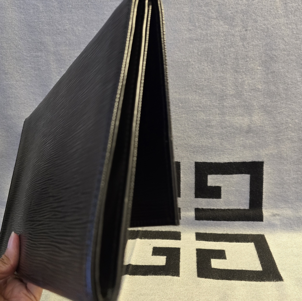 Louis Vuitton Epi Leather Clutch - Picture 7 of 8